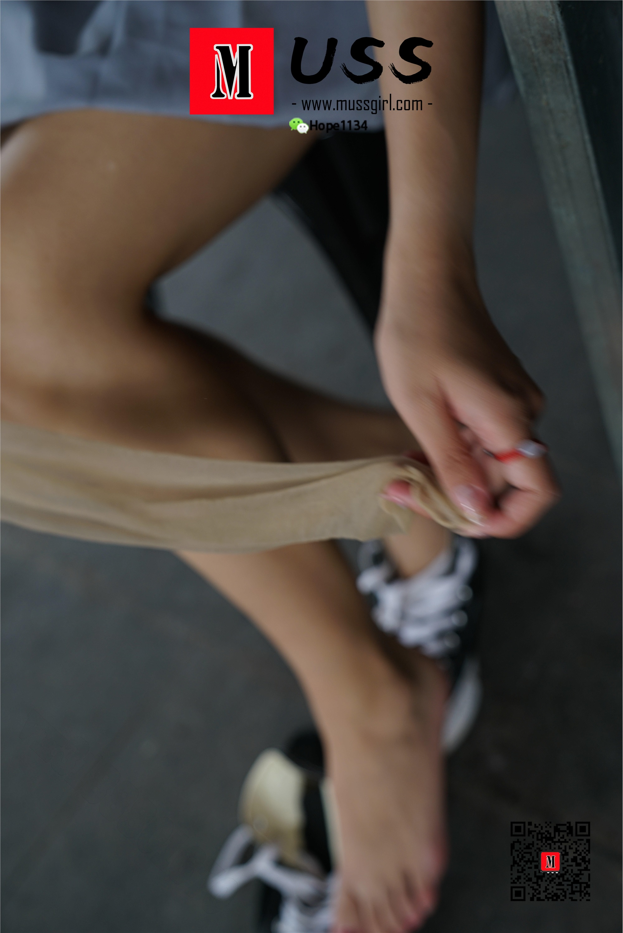 MussGirl慕丝女郎  NO.032 陈老师长筒蕾丝与少女裙搭配的清纯性感